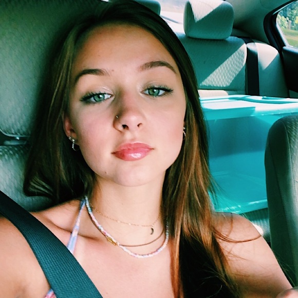 Meet your Posher, Emily - Picture 1 of 1